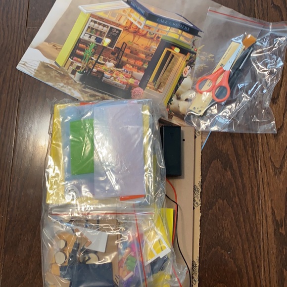 Bakery miniature dollhouse DIY kit with dust cover - Picture 4 of 6